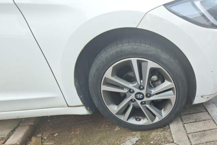Used Hyundai Elantra (6th Generation / Lingdong) 2016 1.6L Automatic ZhiXuan – Elite Version Right Front Wheel Hub
