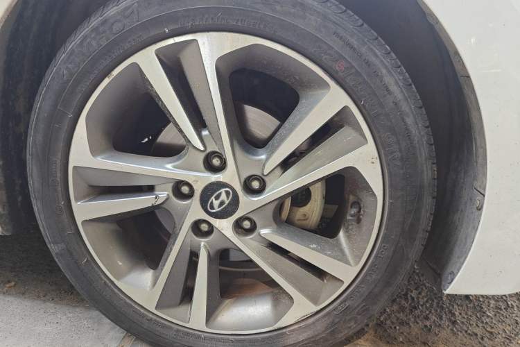 Used Hyundai Elantra (6th Generation / Lingdong) 2016 1.6L Automatic ZhiXuan – Elite Version Right Front Wheel Hub
