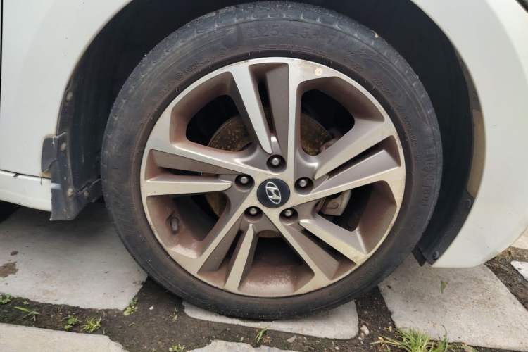Used Hyundai Elantra (6th Generation / Lingdong) 2016 1.6L Automatic ZhiXuan – Elite Version Right Front Wheel Hub