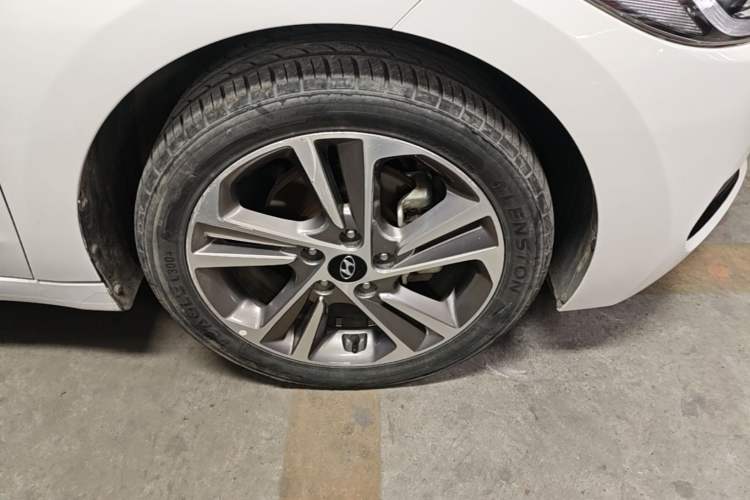 Used Hyundai Elantra (6th Generation / Lingdong) 2016 1.6L Automatic ZhiXuan – Elite Version Right Front Wheel Hub