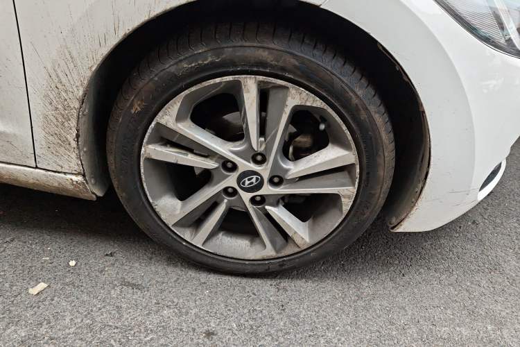 Used Hyundai Elantra (6th Generation / Lingdong) 2016 1.6L Automatic ZhiXuan – Elite Version Right Front Wheel Hub