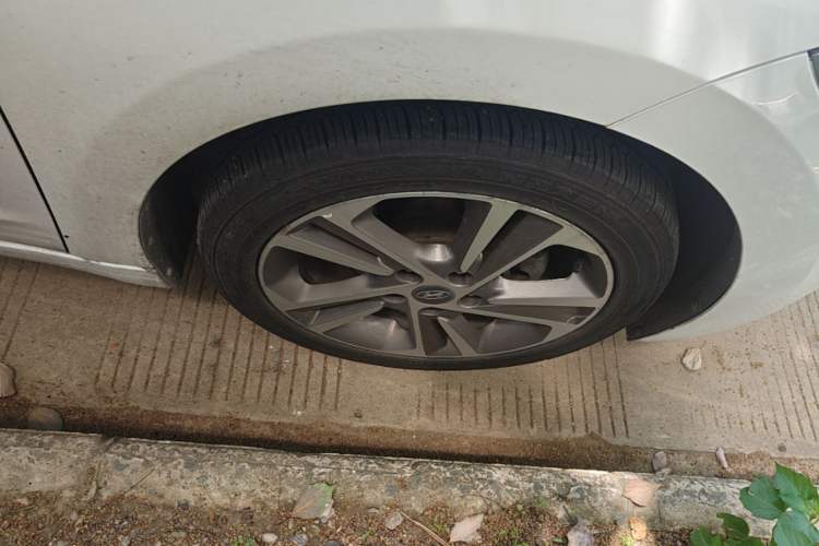 Used Hyundai Elantra (6th Generation / Lingdong) 2016 1.6L Automatic ZhiXuan – Elite Version Right Front Wheel Hub
