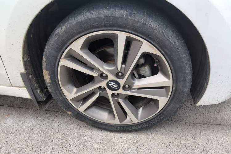 Used Hyundai Elantra (6th Generation / Lingdong) 2016 1.6L Automatic ZhiXuan – Elite Version Right Front Wheel Hub