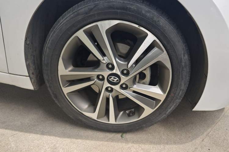 Used Hyundai Elantra (6th Generation / Lingdong) 2016 1.6L Automatic ZhiXuan – Elite Version Right Front Wheel Hub