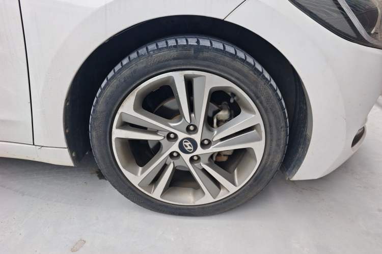 Used Hyundai Elantra (6th Generation / Lingdong) 2016 1.6L Automatic ZhiXuan – Elite Version Right Front Wheel Hub