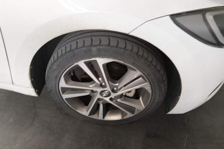 Used Hyundai Elantra (6th Generation / Lingdong) 2016 1.6L Automatic ZhiXuan – Elite Version Right Front Wheel Hub