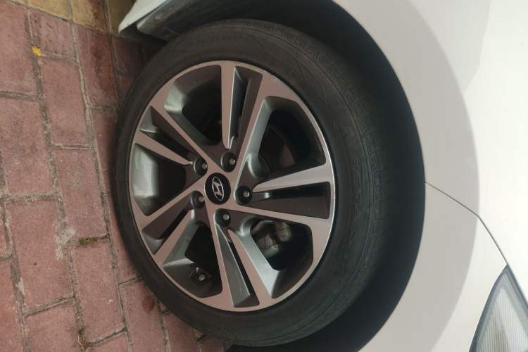 Used Hyundai Elantra (6th Generation / Lingdong) 2016 1.6L Automatic ZhiXuan · Luxury Version Right Front Wheel Hub