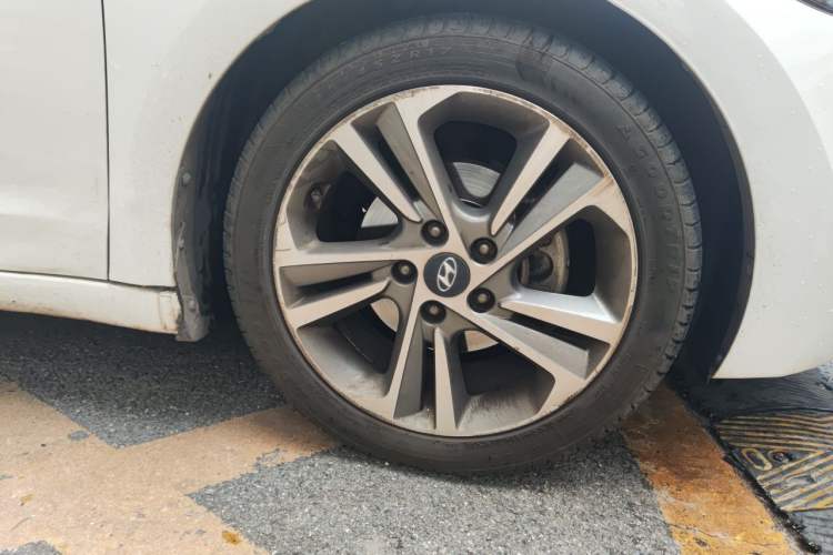 Used Hyundai Elantra (6th Generation / Lingdong) 2016 1.6L Automatic ZhiXuan – Elite Version Right Front Wheel Hub