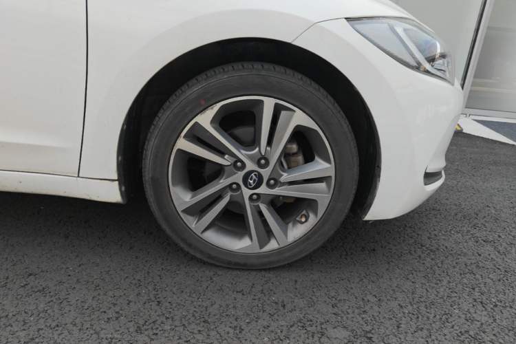 Used Hyundai Elantra (6th Generation / Lingdong) 2016 1.6L Automatic ZhiXuan – Elite Version Right Front Wheel Hub