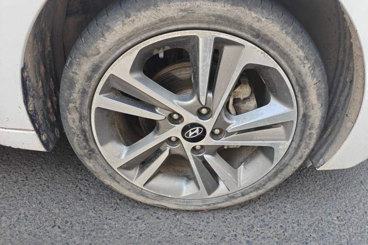 Used Hyundai Elantra (6th Generation / Lingdong) 2016 1.6L Automatic ZhiXuan – Elite Version Right Front Wheel Hub