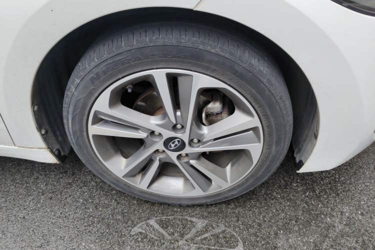 Used Hyundai Elantra (6th Generation / Lingdong) 2016 1.6L Automatic ZhiXuan – Elite Version Right Front Wheel Hub