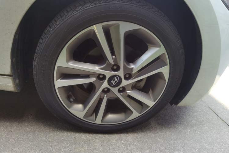 Used Hyundai Elantra (6th Generation / Lingdong) 2016 1.6L Automatic ZhiXuan – Elite Version Right Front Wheel Hub