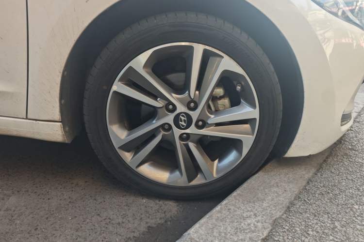 Used Hyundai Elantra (6th Generation / Lingdong) 2016 1.6L Automatic ZhiXuan – Elite Version Right Front Wheel Hub