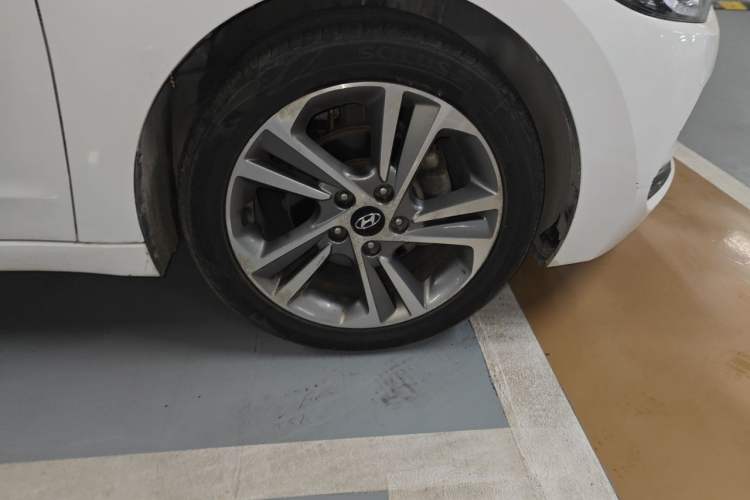 Used Hyundai Elantra (6th Generation / Lingdong) 2016 1.6L Automatic ZhiXuan – Elite Version Right Front Wheel Hub