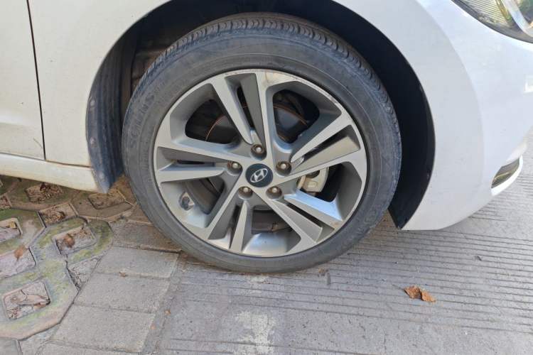Used Hyundai Elantra (6th Generation / Lingdong) 2016 1.6L Automatic ZhiXuan – Elite Version Right Front Wheel Hub