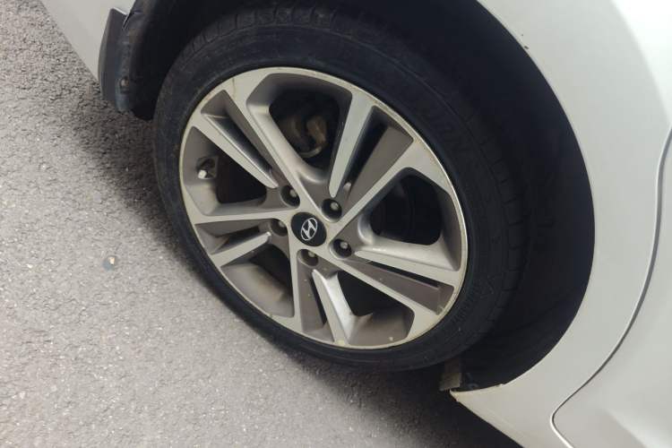 Used Hyundai Elantra (6th Generation / Lingdong) 2016 1.6L Automatic ZhiXuan – Elite Version Right Front Wheel Hub