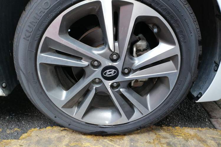 Used Hyundai Elantra (6th Generation / Lingdong) 2016 1.6L Automatic ZhiXuan – Elite Version Right Front Wheel Hub