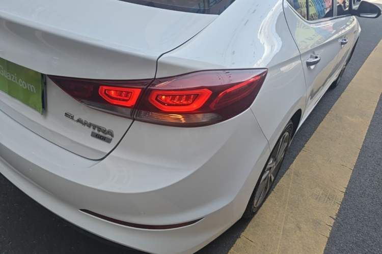 Used Hyundai Elantra (6th Generation / Lingdong) 2016 1.6L Automatic ZhiXuan · Luxury Version Right Rear Taillight