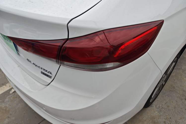 Used Hyundai Elantra (6th Generation / Lingdong) 2016 1.6L Automatic ZhiXuan – Elite Version Right Rear Taillight