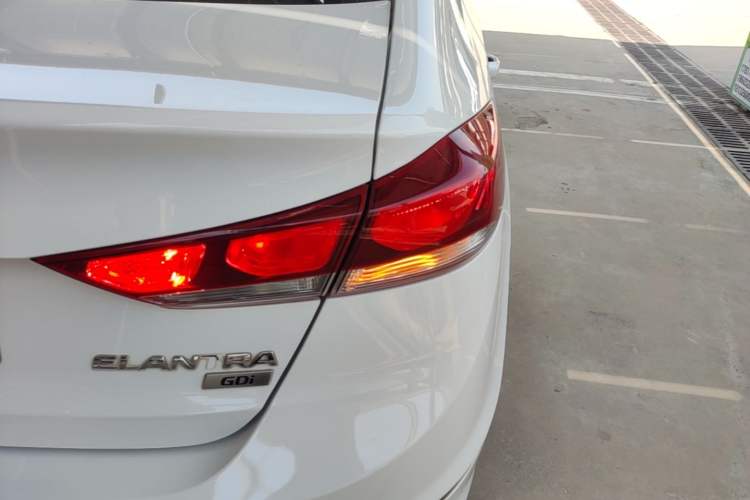 Used Hyundai Elantra (6th Generation / Lingdong) 2016 1.6L Automatic ZhiXuan – Elite Version Right Rear Taillight