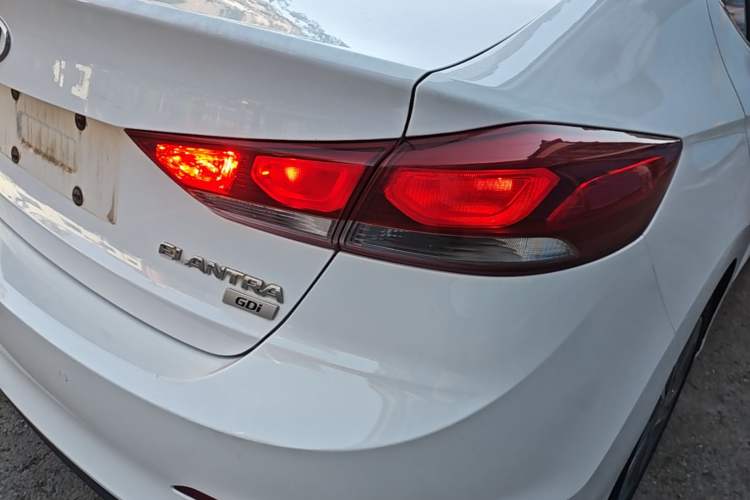Used Hyundai Elantra (6th Generation / Lingdong) 2016 1.6L Automatic ZhiXuan – Elite Version Right Rear Taillight