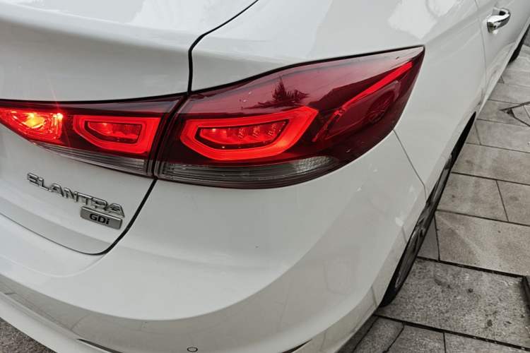 Used Hyundai Elantra (6th Generation / Lingdong) 2016 1.6L Automatic ZhiXuan · Luxury Version Right Rear Taillight