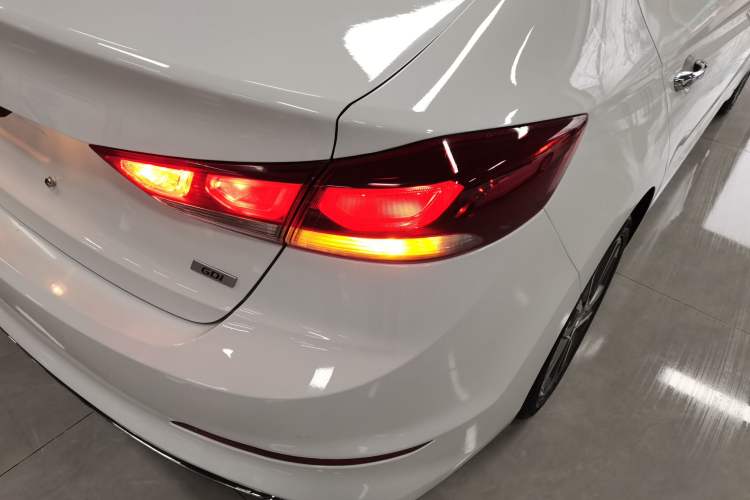 Used Hyundai Elantra (6th Generation / Lingdong) 2016 1.6L Automatic ZhiXuan – Elite Version Right Rear Taillight