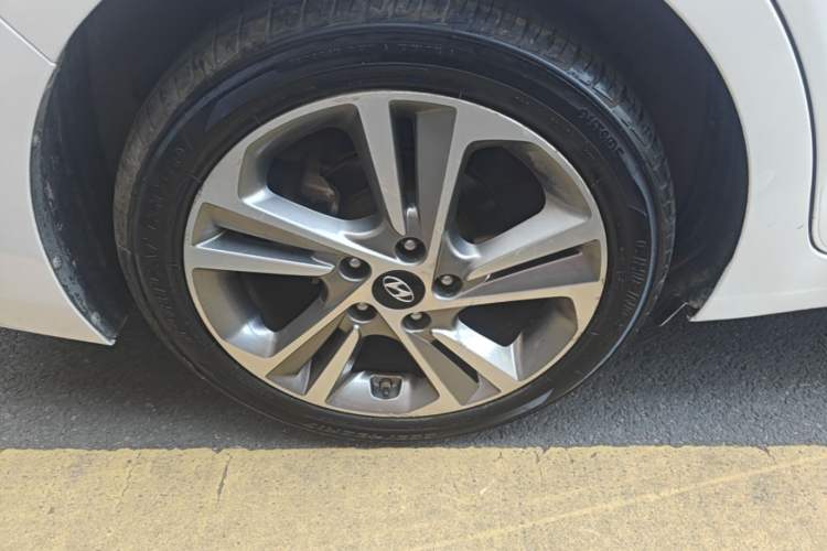 Used Hyundai Elantra (6th Generation / Lingdong) 2016 1.6L Automatic ZhiXuan · Luxury Version Right Rear Wheel Hub