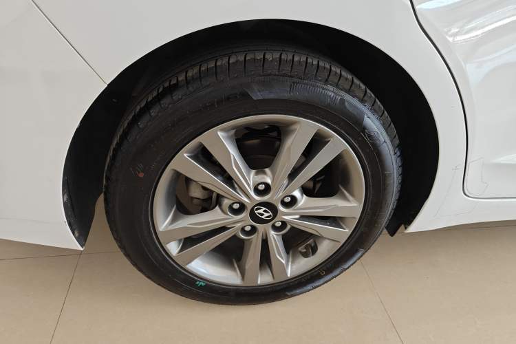 Used Hyundai Elantra (6th Generation / Lingdong) 2016 1.6L Manual ZhiXuan·Youth Edition Right Rear Wheel Hub
