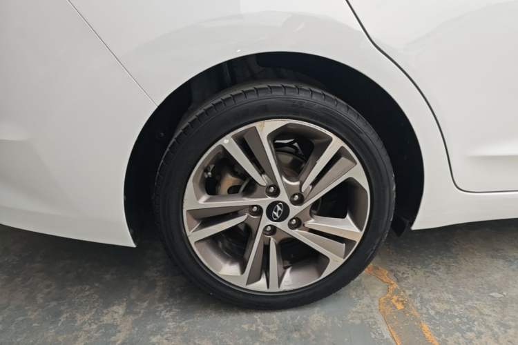 Used Hyundai Elantra (6th Generation / Lingdong) 2016 1.6L Automatic ZhiXuan – Elite Version Right Rear Wheel Hub