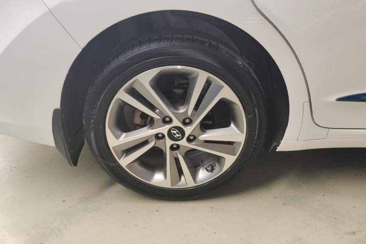 Used Hyundai Elantra (6th Generation / Lingdong) 2016 1.6L Automatic ZhiXuan – Elite Version Right Rear Wheel Hub