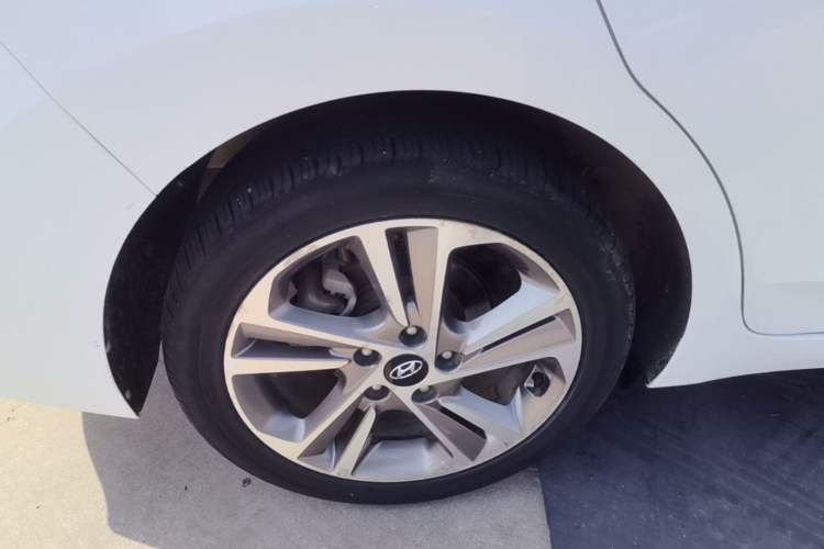 Used Hyundai Elantra (6th Generation / Lingdong) 2016 1.6L Automatic ZhiXuan – Elite Version Right Rear Wheel Hub