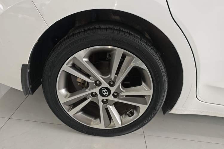 Used Hyundai Elantra (6th Generation / Lingdong) 2016 1.6L Automatic ZhiXuan – Elite Version Right Rear Wheel Hub