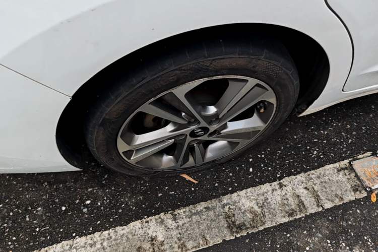 Used Hyundai Elantra (6th Generation / Lingdong) 2016 1.6L Automatic ZhiXuan – Elite Version Right Rear Wheel Hub