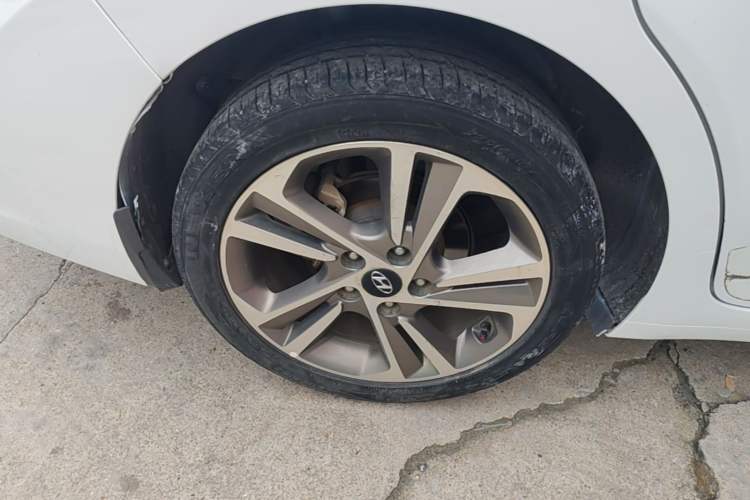 Used Hyundai Elantra (6th Generation / Lingdong) 2016 1.6L Automatic ZhiXuan – Elite Version Right Rear Wheel Hub