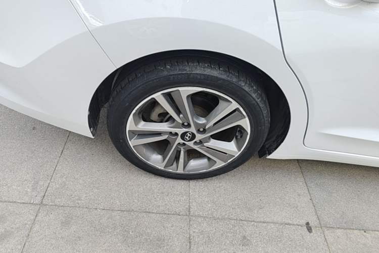 Used Hyundai Elantra (6th Generation / Lingdong) 2016 1.6L Automatic ZhiXuan – Elite Version Right Rear Wheel Hub