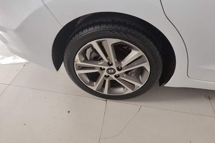 Used Hyundai Elantra (6th Generation / Lingdong) 2016 1.6L Automatic ZhiXuan – Elite Version Right Rear Wheel Hub