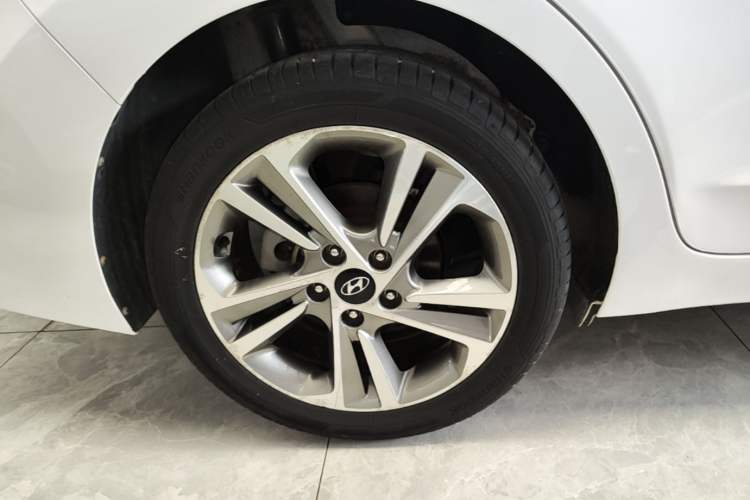 Used Hyundai Elantra (6th Generation / Lingdong) 2016 1.6L Automatic ZhiXuan – Elite Version Right Rear Wheel Hub