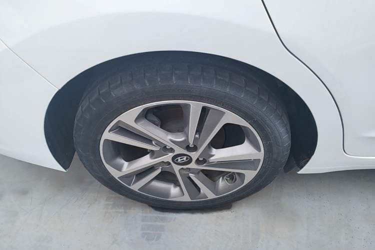 Used Hyundai Elantra (6th Generation / Lingdong) 2016 1.6L Automatic ZhiXuan – Elite Version Right Rear Wheel Hub