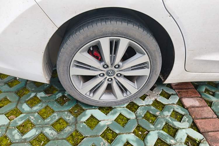 Used Hyundai Elantra (6th Generation / Lingdong) 2016 1.6L Automatic ZhiXuan – Elite Version Right Rear Wheel Hub