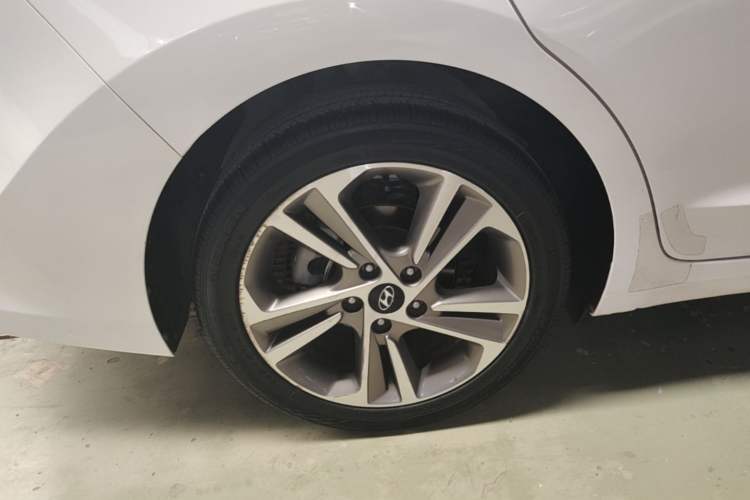 Used Hyundai Elantra (6th Generation / Lingdong) 2016 1.6L Automatic ZhiXuan – Elite Version Right Rear Wheel Hub
