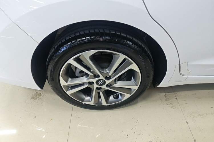 Used Hyundai Elantra (6th Generation / Lingdong) 2016 1.6L Automatic ZhiXuan – Elite Version Right Rear Wheel Hub