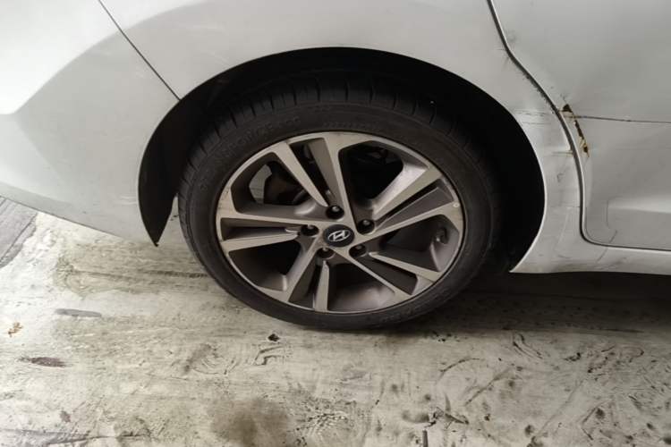 Used Hyundai Elantra (6th Generation / Lingdong) 2016 1.6L Automatic ZhiXuan · Luxury Version Right Rear Wheel Hub