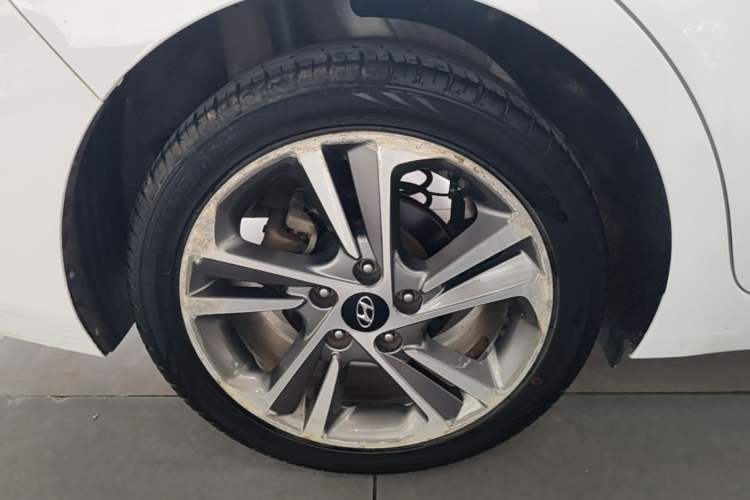 Used Hyundai Elantra (6th Generation / Lingdong) 2016 1.6L Automatic ZhiXuan – Elite Version Right Rear Wheel Hub