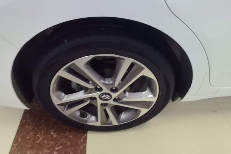 Used Hyundai Elantra (6th Generation / Lingdong) 2016 1.6L Automatic ZhiXuan – Elite Version Right Rear Wheel Hub