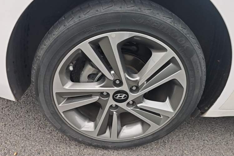 Used Hyundai Elantra (6th Generation / Lingdong) 2016 1.6L Automatic ZhiXuan · Luxury Version Right Rear Wheel Hub