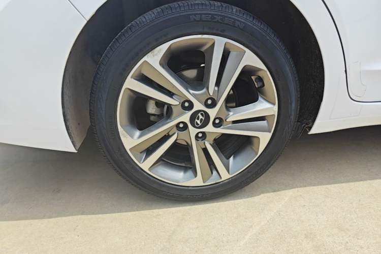 Used Hyundai Elantra (6th Generation / Lingdong) 2016 1.6L Automatic ZhiXuan – Elite Version Right Rear Wheel Hub
