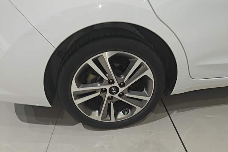 Used Hyundai Elantra (6th Generation / Lingdong) 2016 1.6L Automatic ZhiXuan – Elite Version Right Rear Wheel Hub