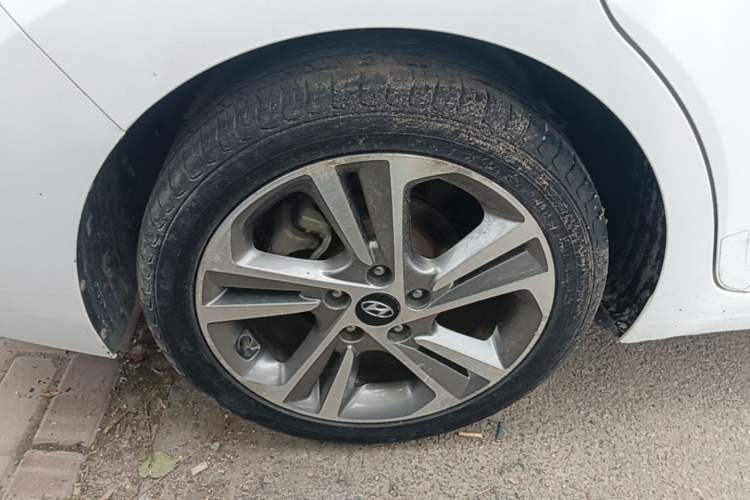 Used Hyundai Elantra (6th Generation / Lingdong) 2016 1.6L Automatic ZhiXuan – Elite Version Right Rear Wheel Hub