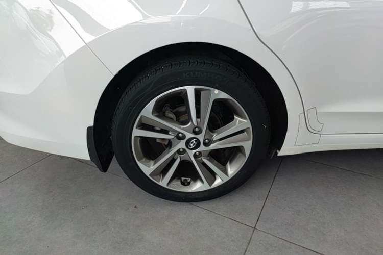 Used Hyundai Elantra (6th Generation / Lingdong) 2016 1.6L Automatic ZhiXuan – Elite Version Right Rear Wheel Hub